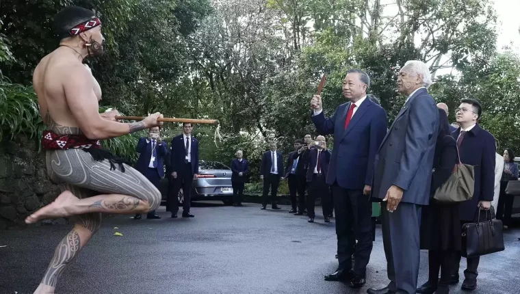 Hongi - nghi thức người Maori chào đón Tổng