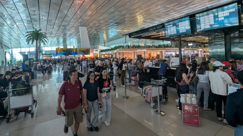 Khách Việt vật vờ 3 ngày ở sân bay