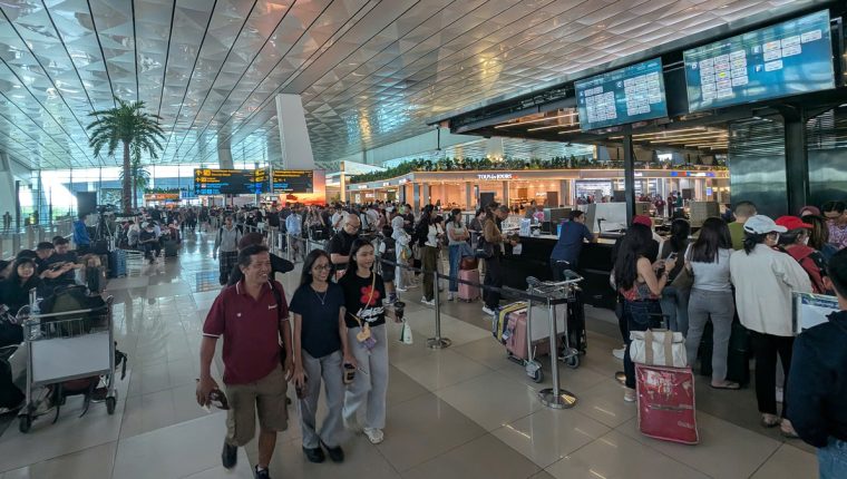 Khách Việt vật vờ 3 ngày ở sân bay