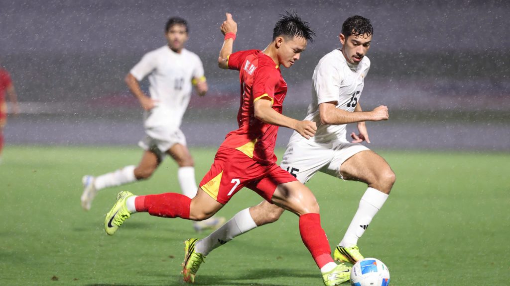 Việt Nam 0-0 Kuwait (H1): Bóng trúng xà ngang,