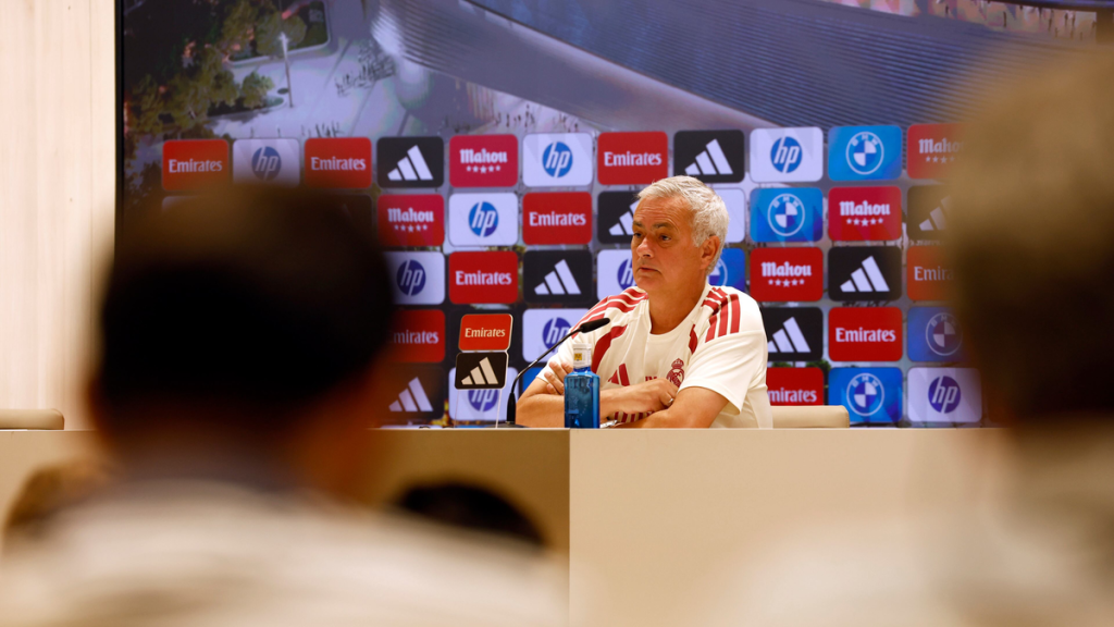 Mourinho: 'Vinicius bị ném đá vì cậu ấy giống