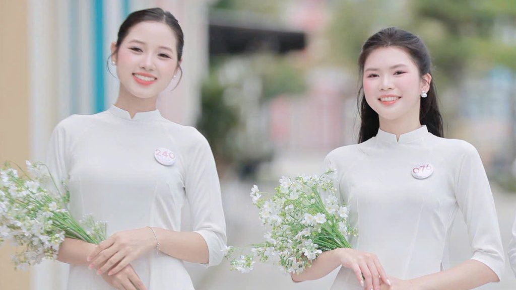 Thí sinh Hoa hậu Việt Nam khoe sắc với