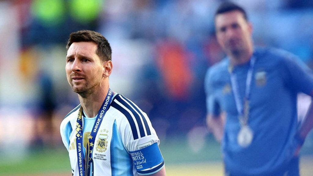 Cựu vô địch World Cup ủng hộ Messi giành