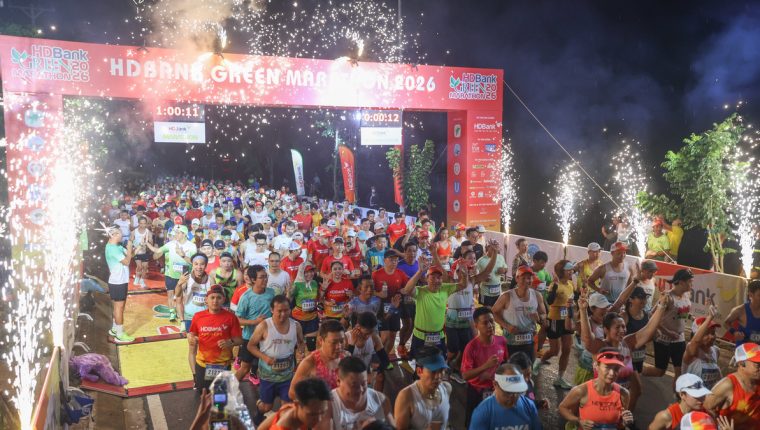 Cuộc đua trong mưa tại HDBank Green Marathon