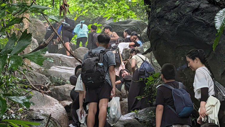 Kẹt đường leo núi Bà Đen dịp 2/9, một