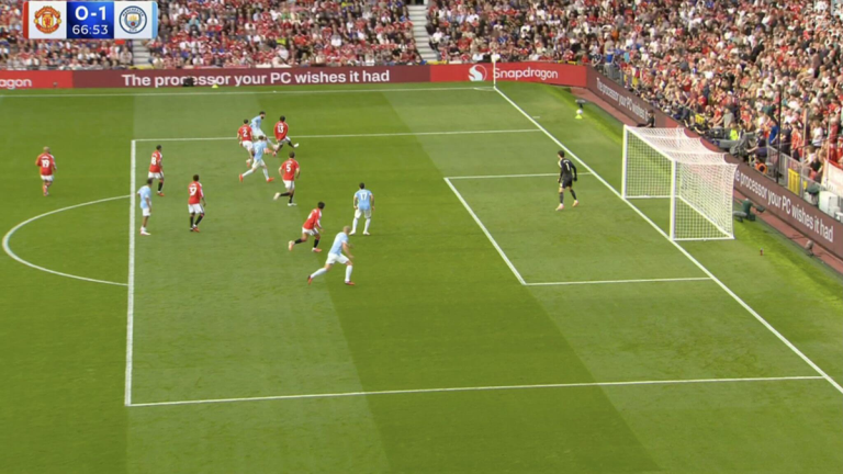 Tổ VAR trận derby Manchester bị đình chỉ công