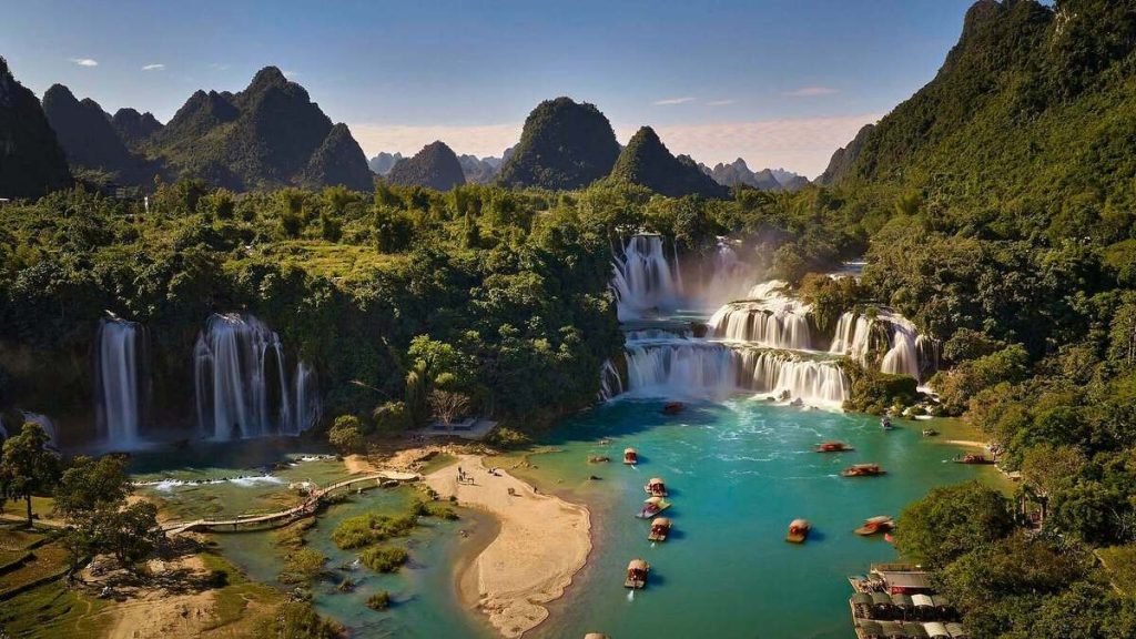 11 'điểm du lịch đẹp nhất Việt Nam' trên