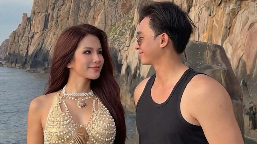 Gu mặc sánh đôi của Diệp Lâm Anh và