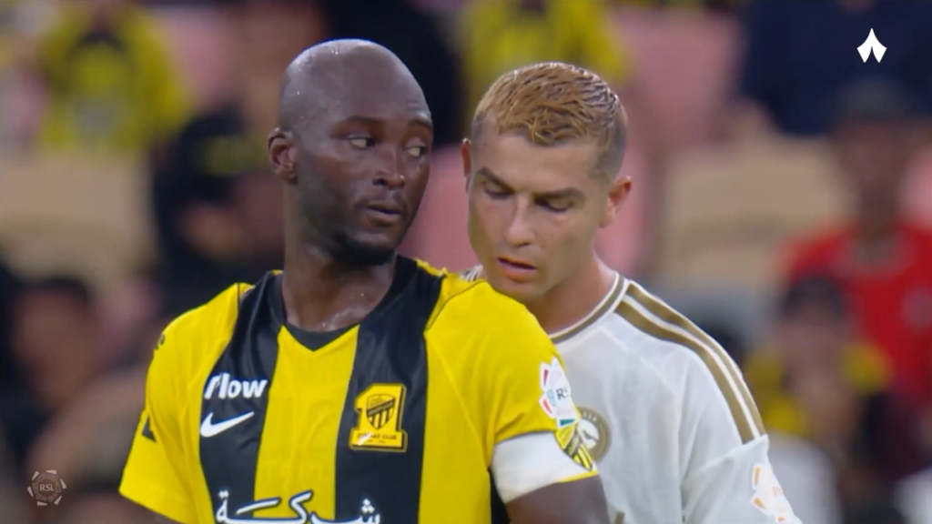 Đội của Ronaldo bị chế nhạo 'gian lận mà
