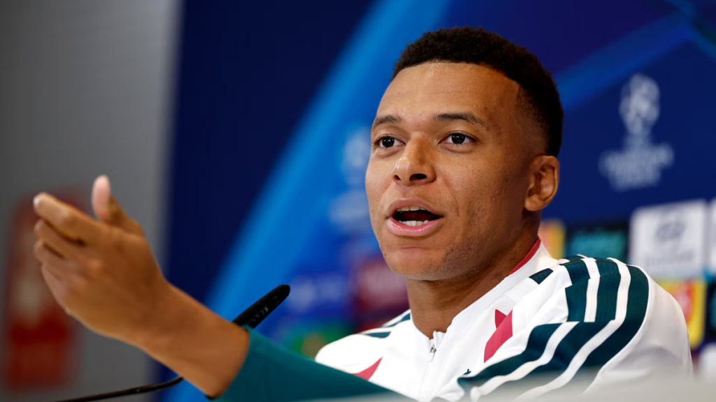 Cuộc họp báo giàu cá tính của Mbappe -