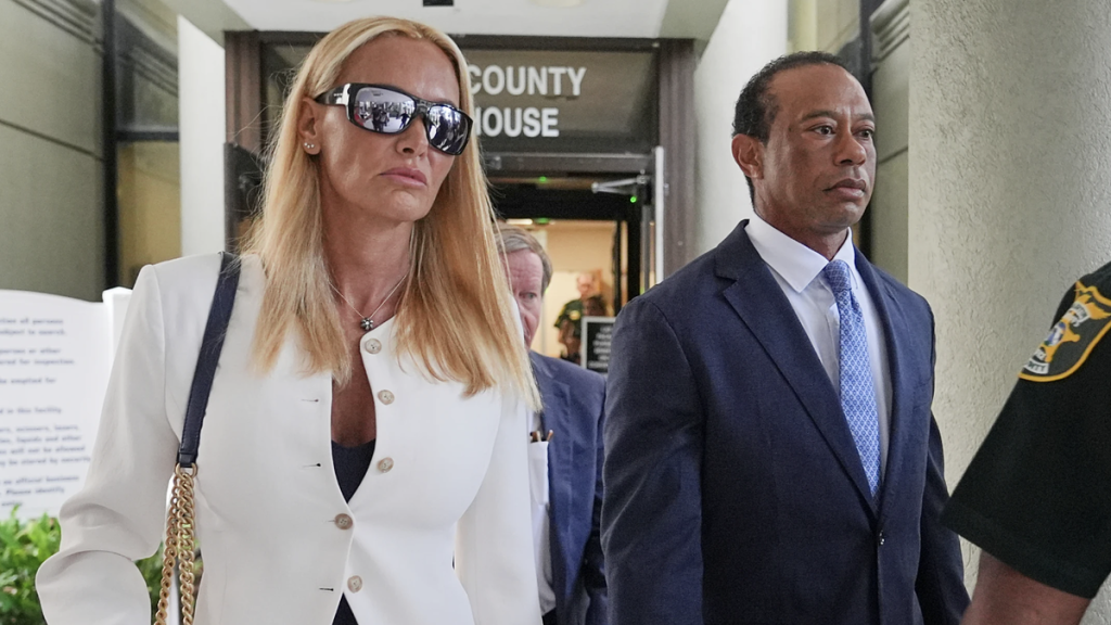 Vanessa Trump đồng hành cùng Tiger Woods tại tòa