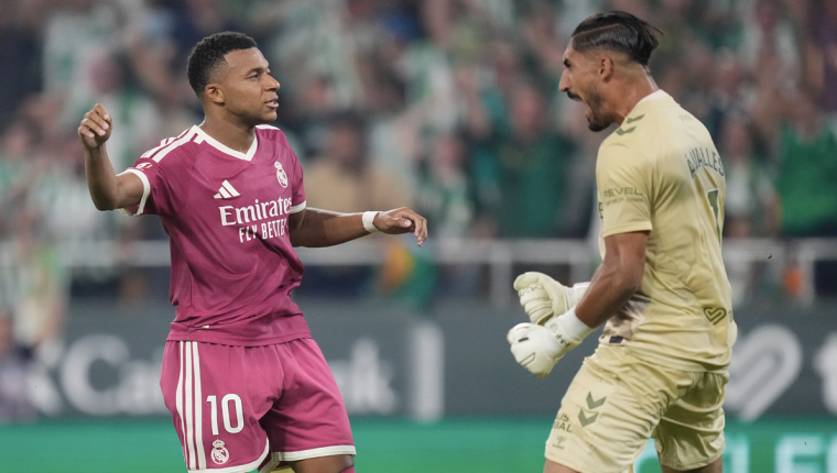 Mbappe đá hỏng phạt đền trong thất bại của