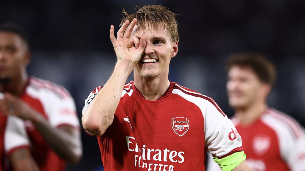 Arsenal thắng nhọc Napoli ở trận ra quân Champions
