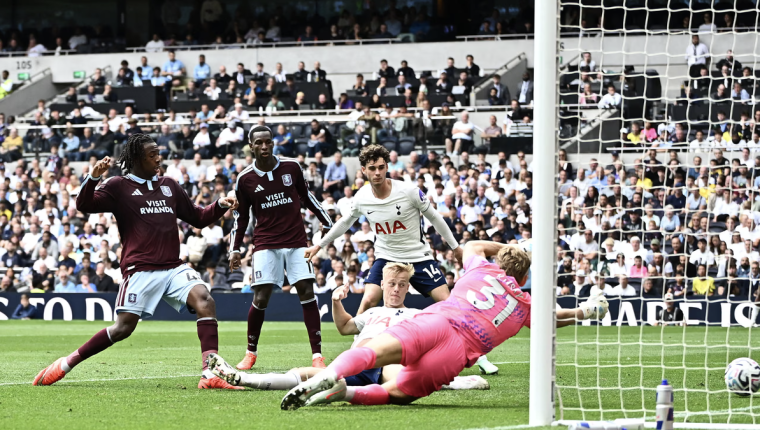 Tottenham thua trận thứ ba ở Ngoại hạng Anh