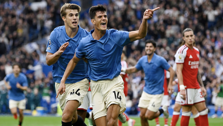 Arsenal thảm bại ở Ngoại hạng Anh