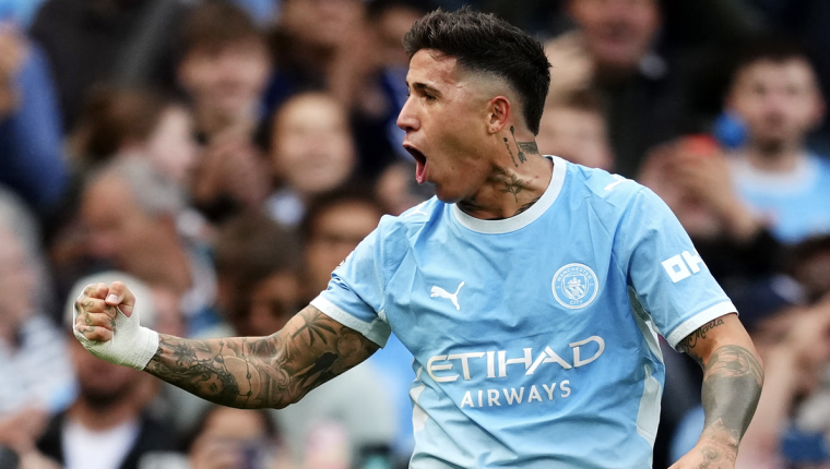 Man City chiếm đỉnh bảng Ngoại hạng Anh