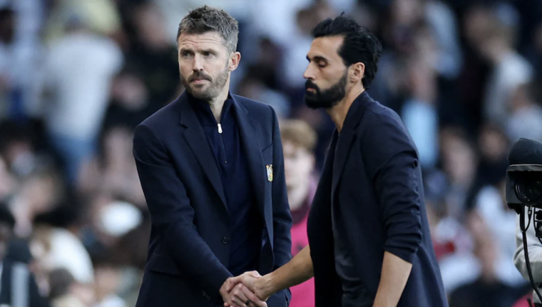 HLV Fulham tố trọng tài không muốn Man Utd