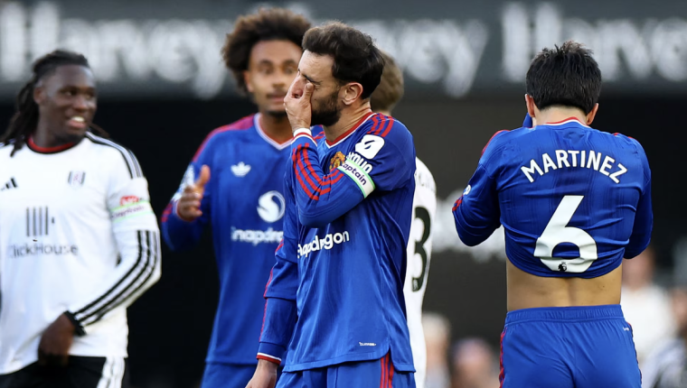 Neville: 'Cầu thủ Man Utd như ma nơ canh