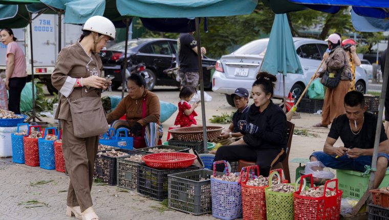 Chợ bán 'lộc trời' mở một lần trong năm