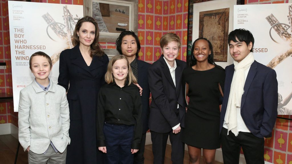 Angelina Jolie: Các con của tôi đều có bản