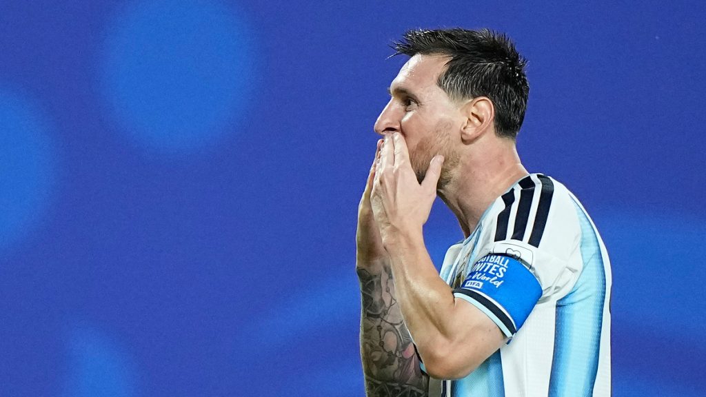 Messi đá trận chia tay đội tuyển Argentina ngày