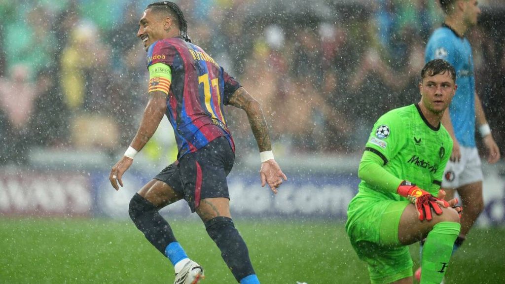 Raphinha lập cột mốc hiếm trong lịch sử Barca