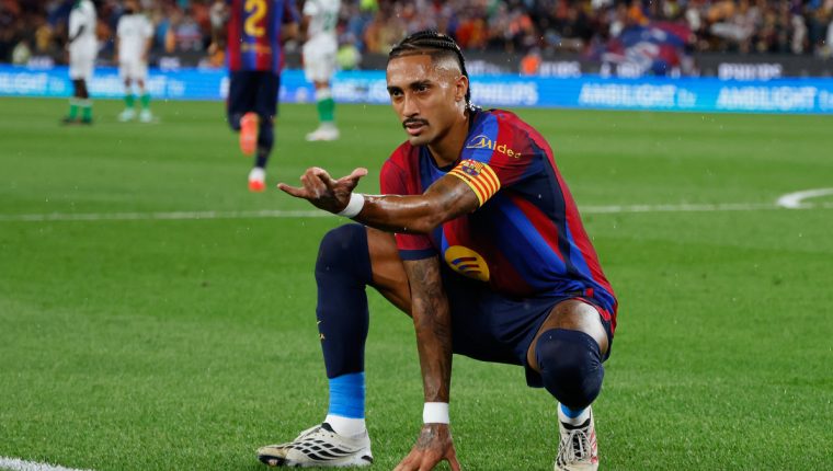 Raphinha lập hat-trick trong chiến thắng 7-2 của Barca