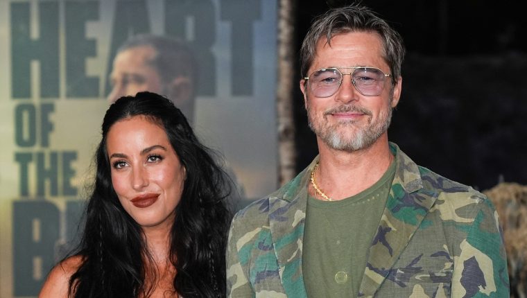 Brad Pitt nắm tay tình trẻ lên thảm đỏ