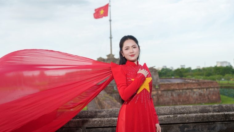 Duyên Quỳnh ra MV 'Việt Nam gấm vóc rạng