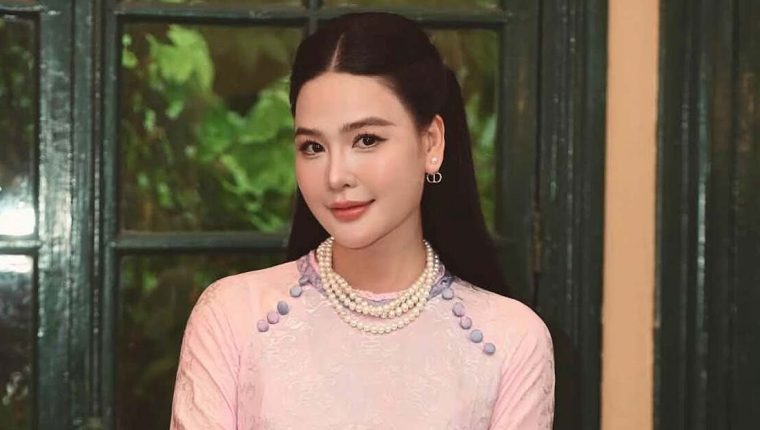 Ca sĩ Nhật Huyền hát về đất nước thời