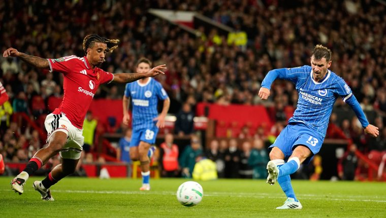 Vì sao hàng thủ Man Utd đột nhiên sa