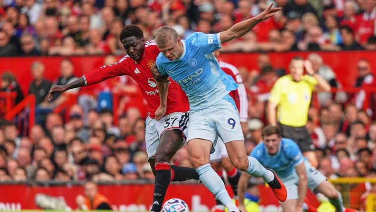 Rooney từ chối nhận lại danh hiệu từ Man