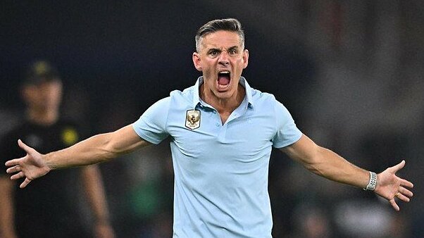 HLV Herdman: 'Thẻ đỏ là món quà cho Indonesia'