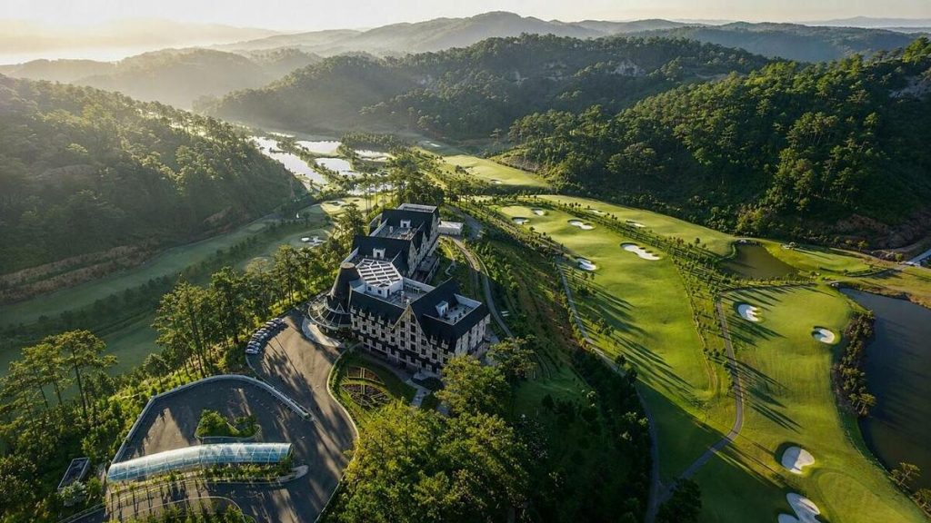 Sam Tuyền Lâm vào top sân golf nghỉ dưỡng