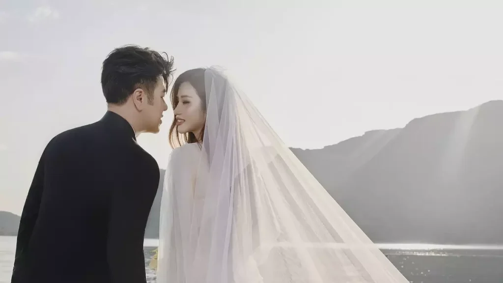 Ảnh cưới bên bờ biển của Akira Phan