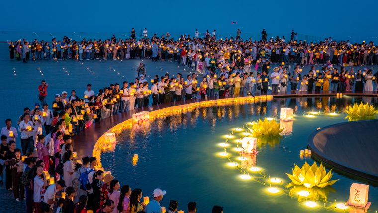 Hàng trăm nghìn lượt khách chơi hội Trung thu