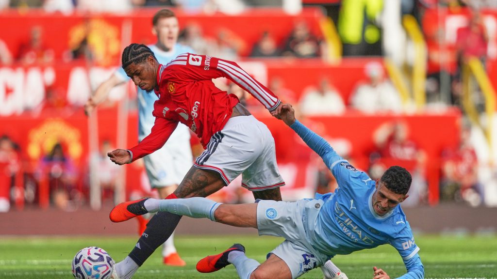 Vì sao Man Utd chơi tốt hơn khi không
