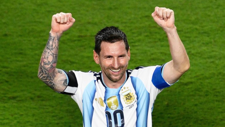 Messi mua CLB hạng Nhì Tây Ban Nha