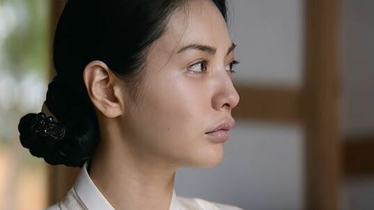 'Sao đẹp nhất thế giới' xin lỗi vì tạo