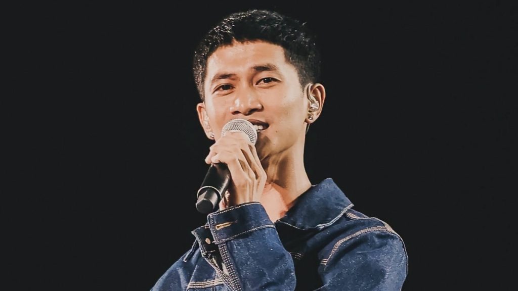 'Gói con tim làm quà' của Nguyễn Hùng được