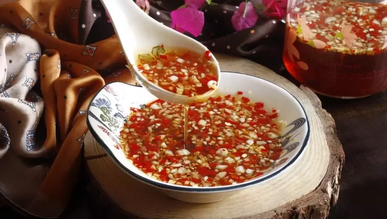 Mắm tỏi ớt nằm trong 3 loại nước chấm