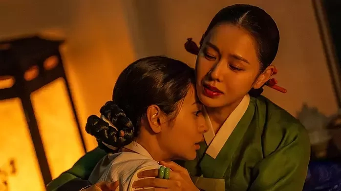 'Sao đẹp nhất thế giới' gây sốc với cảnh
