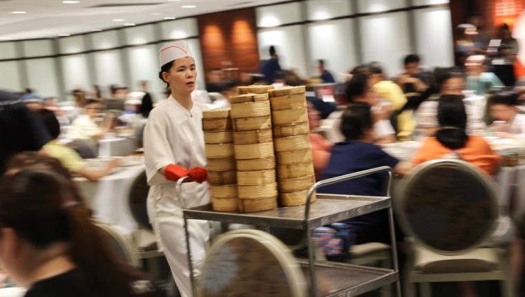Lý do người Hong Kong đi ăn phải bấm