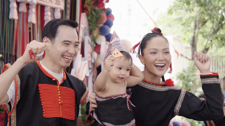 H'Hen Niê làm hơn 80 mâm cỗ đãi tiệc