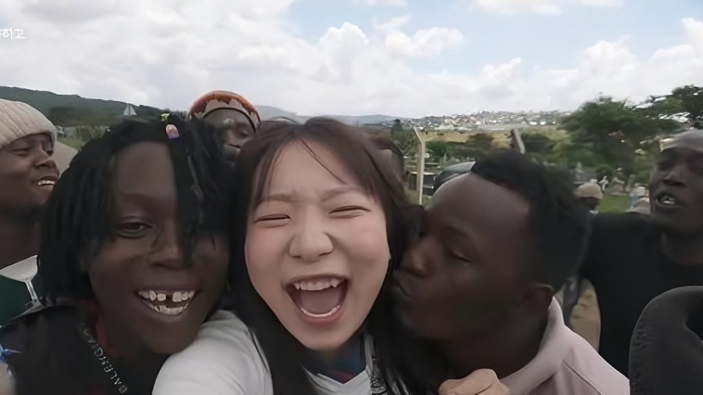 Nữ vlogger Hàn gây tranh luận sau khi bị