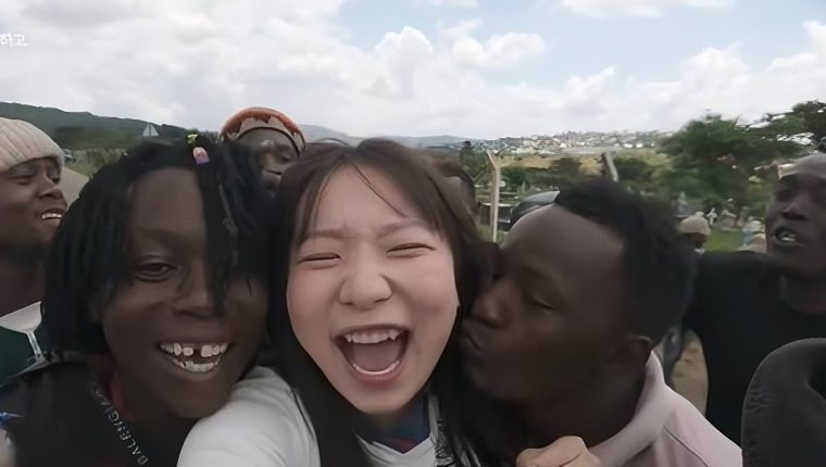 Nữ vlogger Hàn gây tranh luận sau khi bị