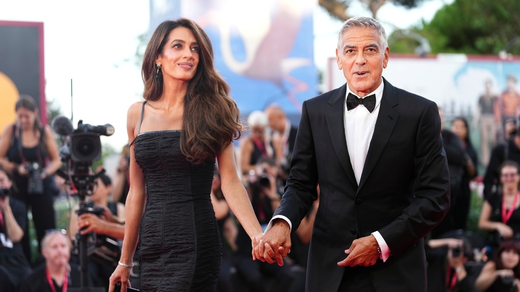 Vợ chồng George Clooney bên dàn sao mở màn