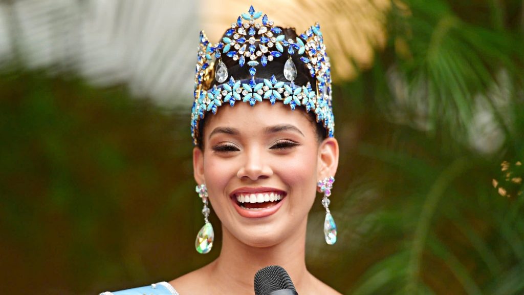 Joheirry Mola: Không bỏ nghề giáo viên khi đăng