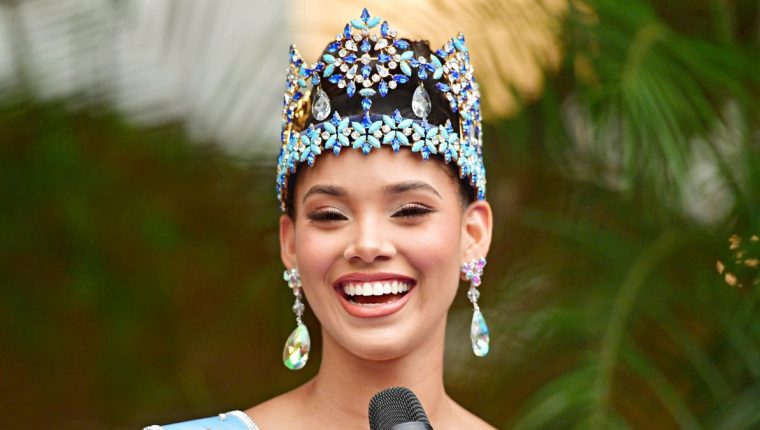 Joheirry Mola: Không bỏ nghề giáo viên khi đăng