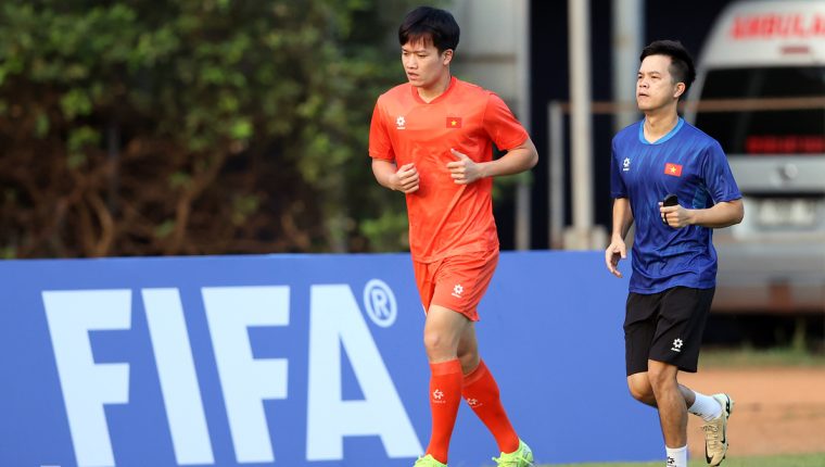 Hoàng Đức tập riêng trước thềm FIFA ASEAN Cup